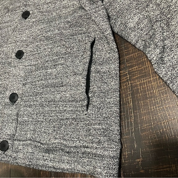 Club Monaco | Grey cardigan with button closure and 2 front pockets - Picture 9 of 9
